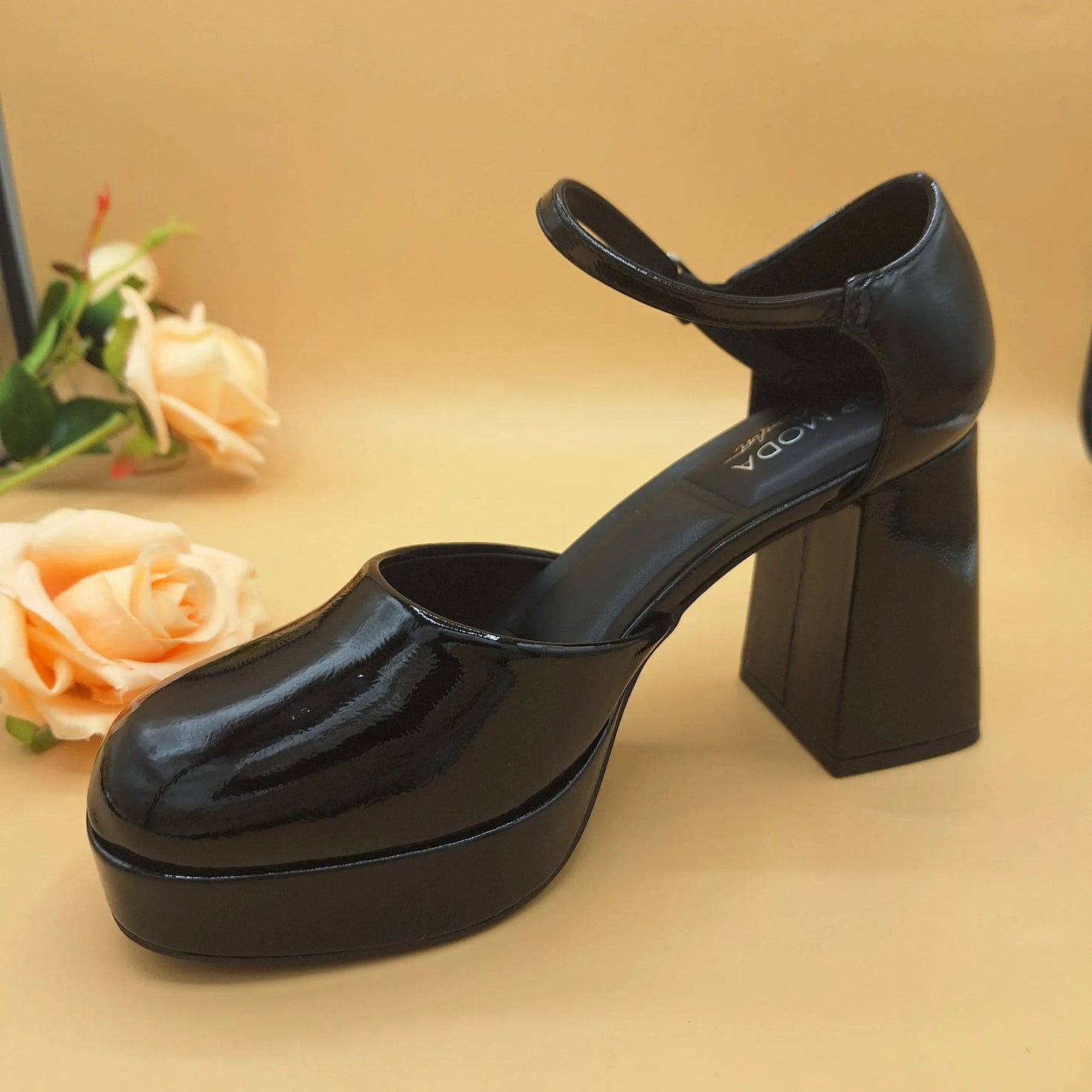 Zapatilla Negra - Magicas Princesas RD