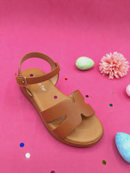 Sandalias color carmel.
