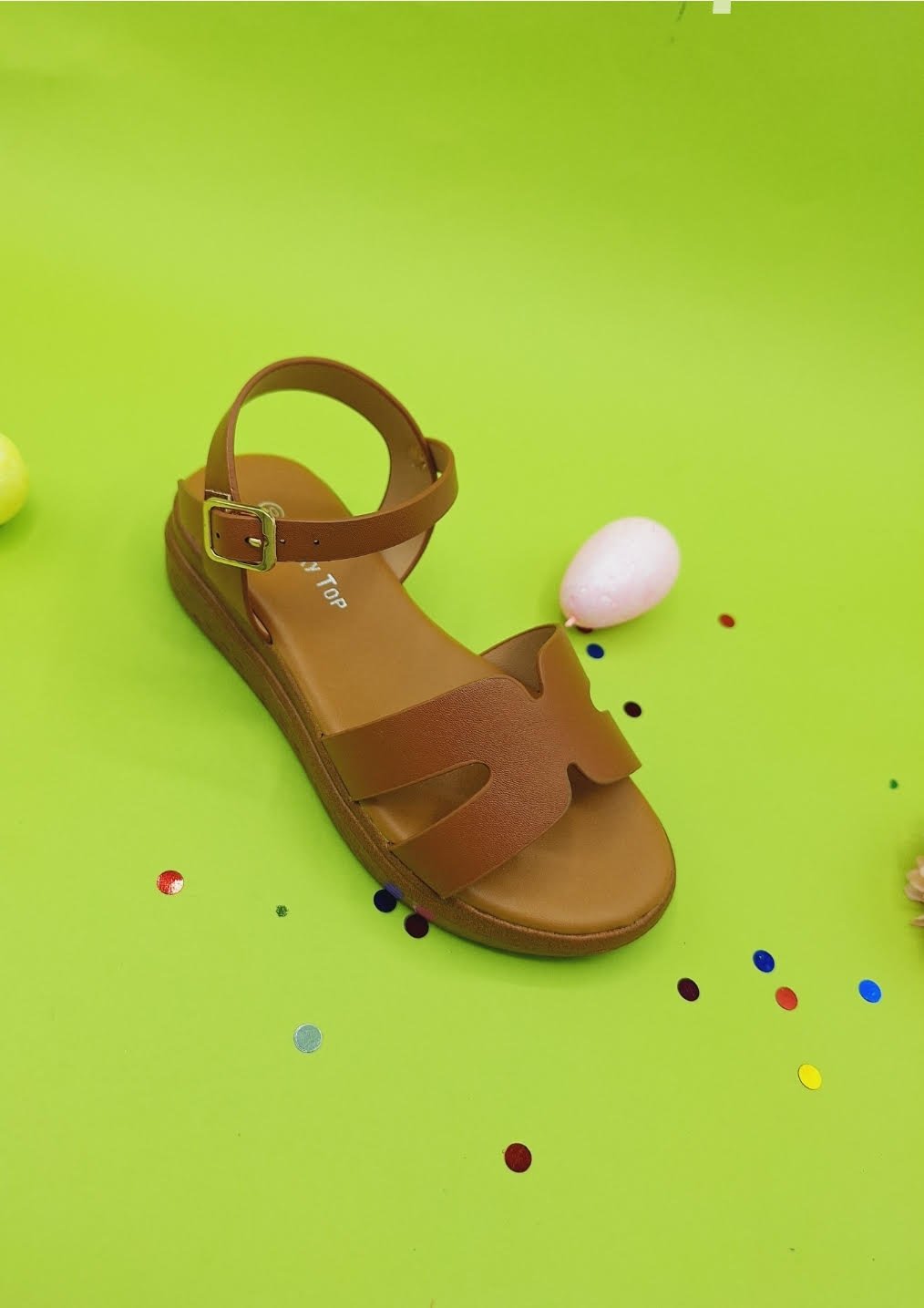 Sandalias color carmel.