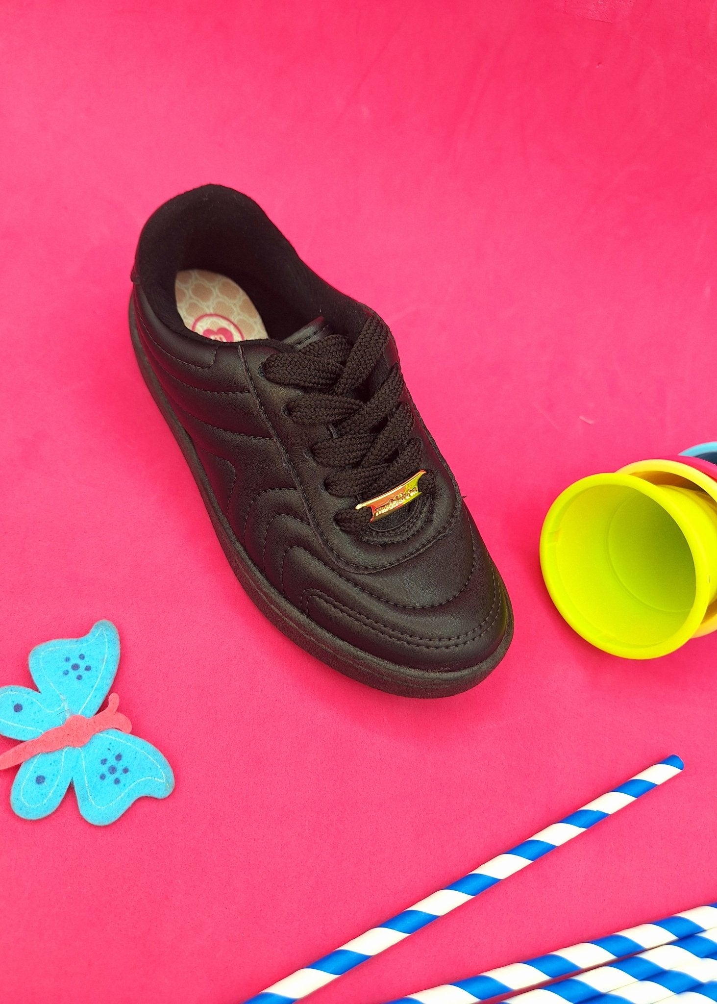 Tenis negros Molekinha.