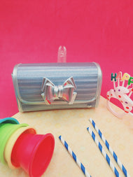 Cartera Molekinha Plateada.