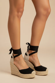 Zapatillas suela corrida negra.